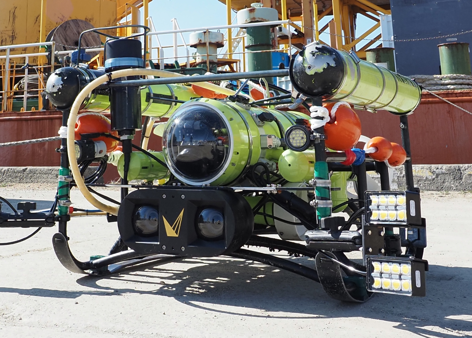 水中ロボットROVを使用
